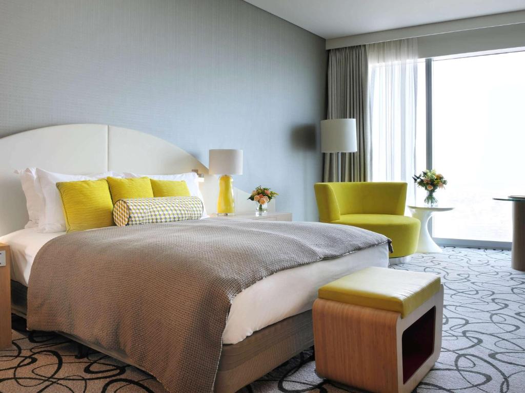 Luxury King Room with Club Access - Image 5