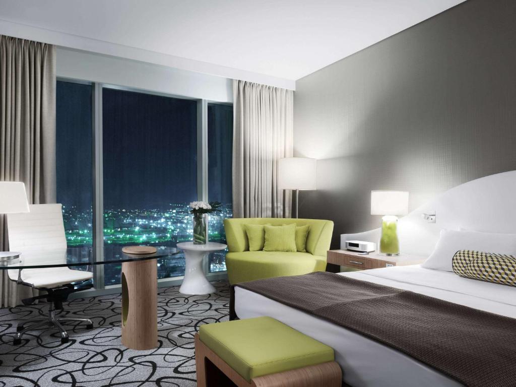 Luxury Room with King Bed and Coastline View - Image 8