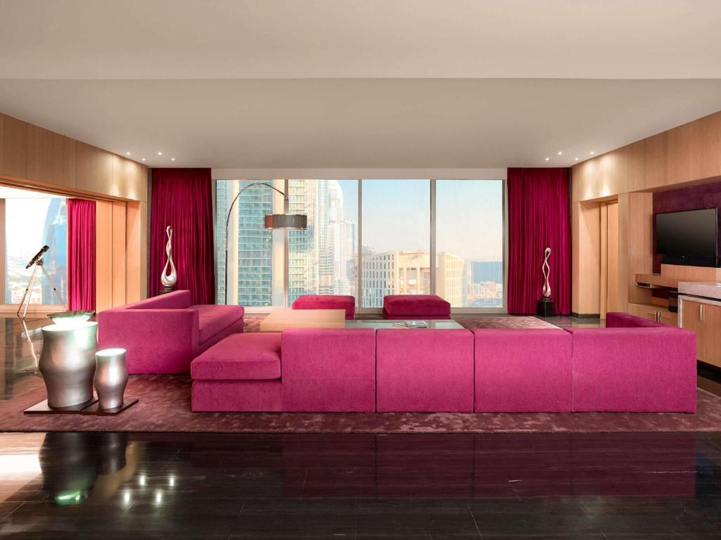 Luxury Twin Room with Club Access and Burj Khalifa View - Image 10