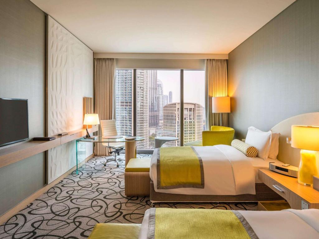 Luxury Twin Room with Club Access and Burj Khalifa View - Image 6