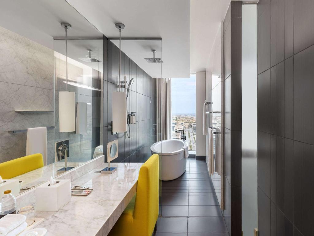 One Bedroom Apartment with King Bed - Image 12