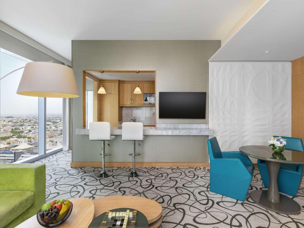 One Bedroom Apartment with King Bed - Image 13