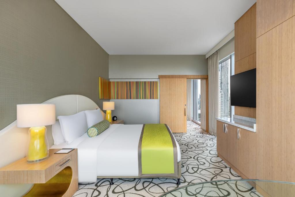 One Bedroom Apartment with King Bed - Image 3