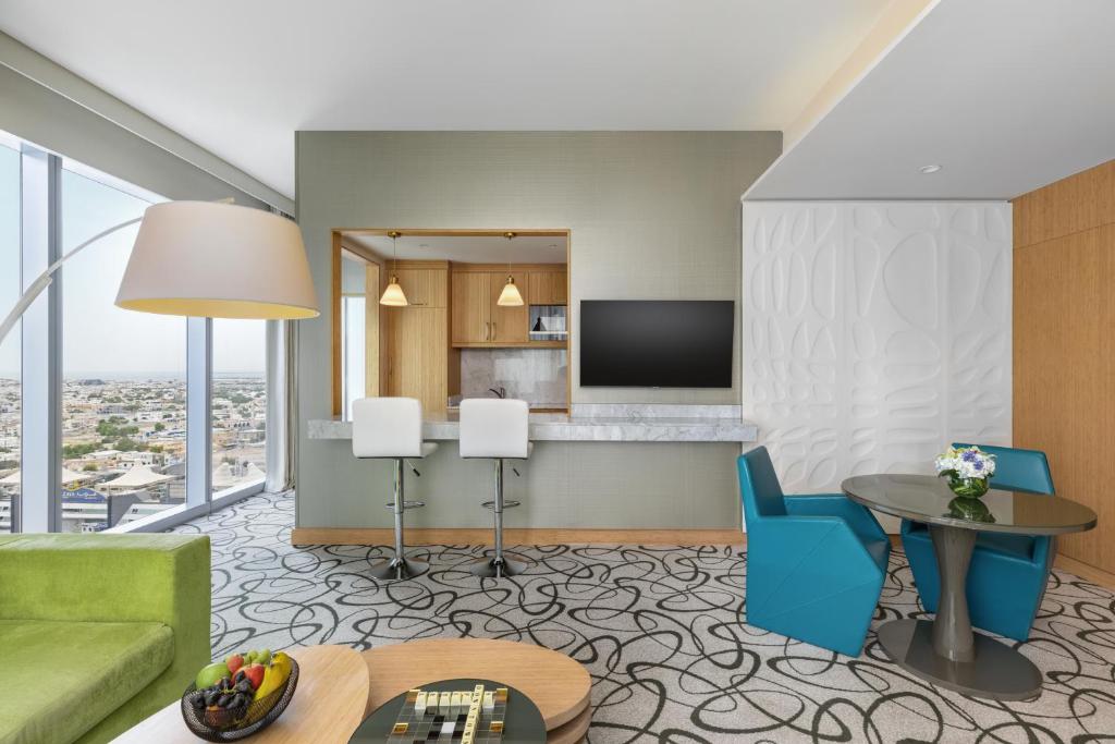 One Bedroom Apartment with King Bed - Image 4