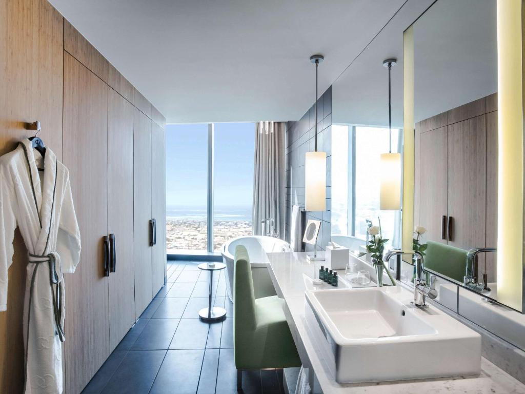 One Bedroom Apartment with King Bed - Image 8