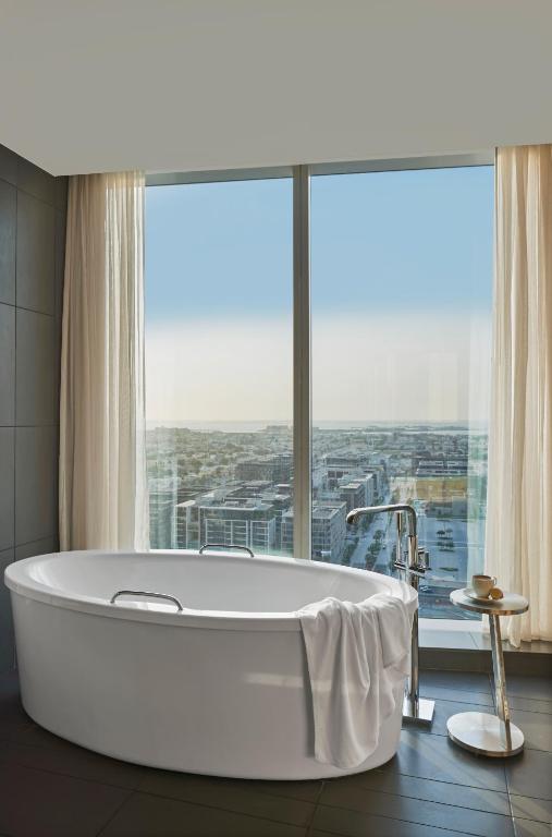 Opera King Suite with Coastline View -  Club Access - Image 11