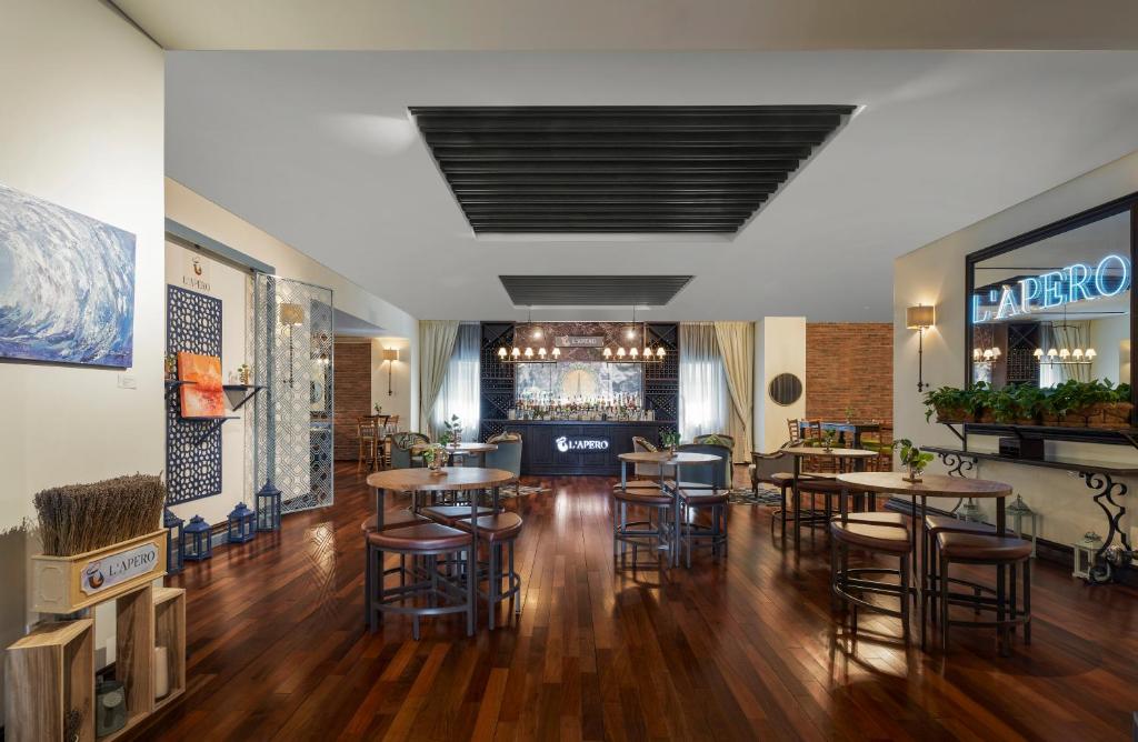 Opera King Suite with Coastline View -  Club Access - Image 12
