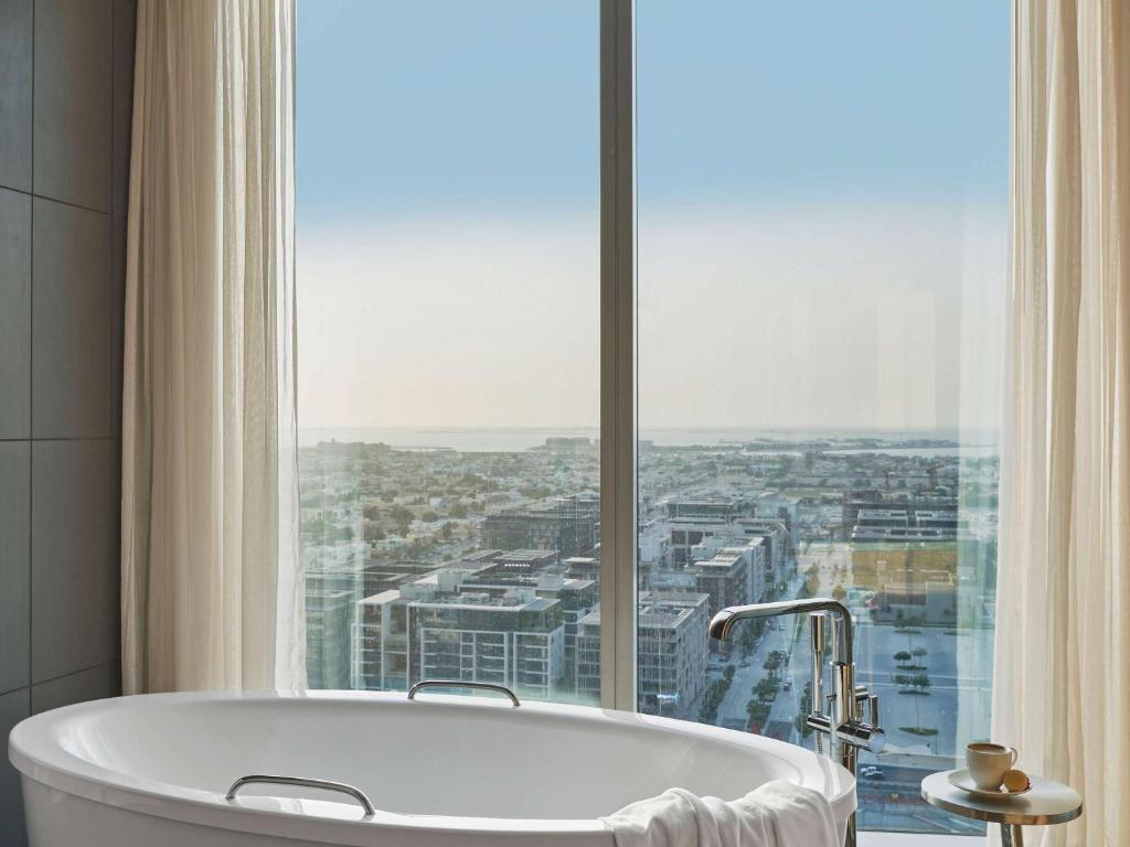 Opera King Suite with Coastline View -  Club Access - Image 15