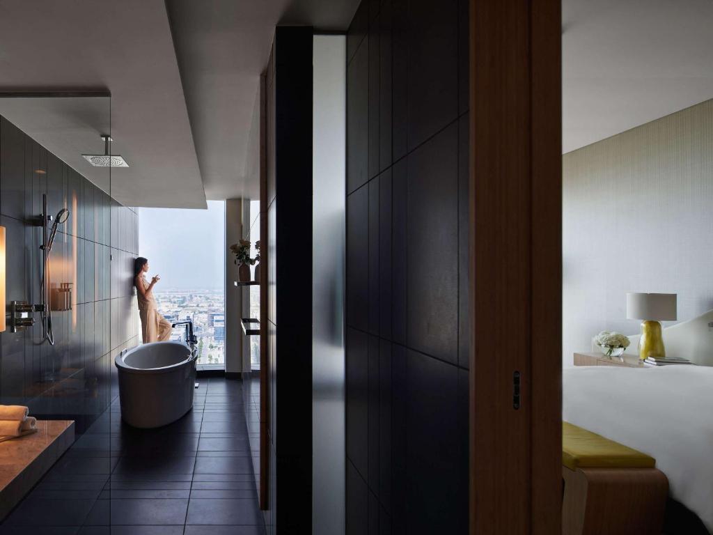 Opera King Suite with Coastline View -  Club Access - Image 17