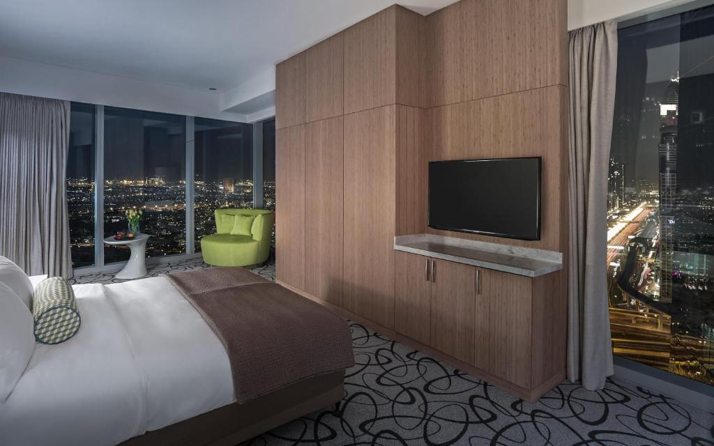 Opera King Suite with Coastline View -  Club Access - Image 4