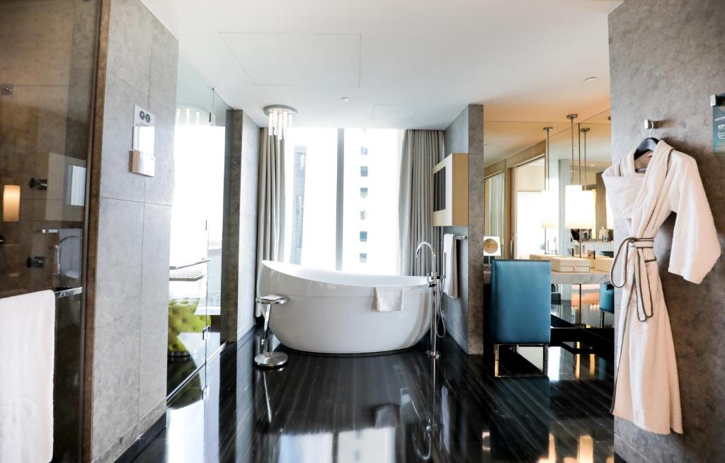Presidential Suite with Club Access and Burj Khalifa View - Image 3