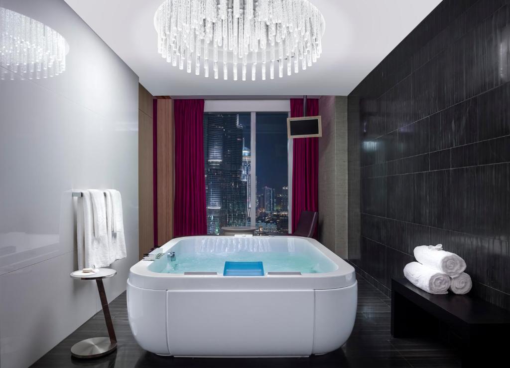 Royal King Suite with View and Club Access - Image 1