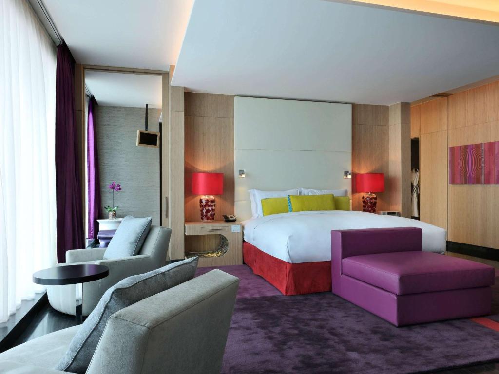 Royal King Suite with View and Club Access - Image 12