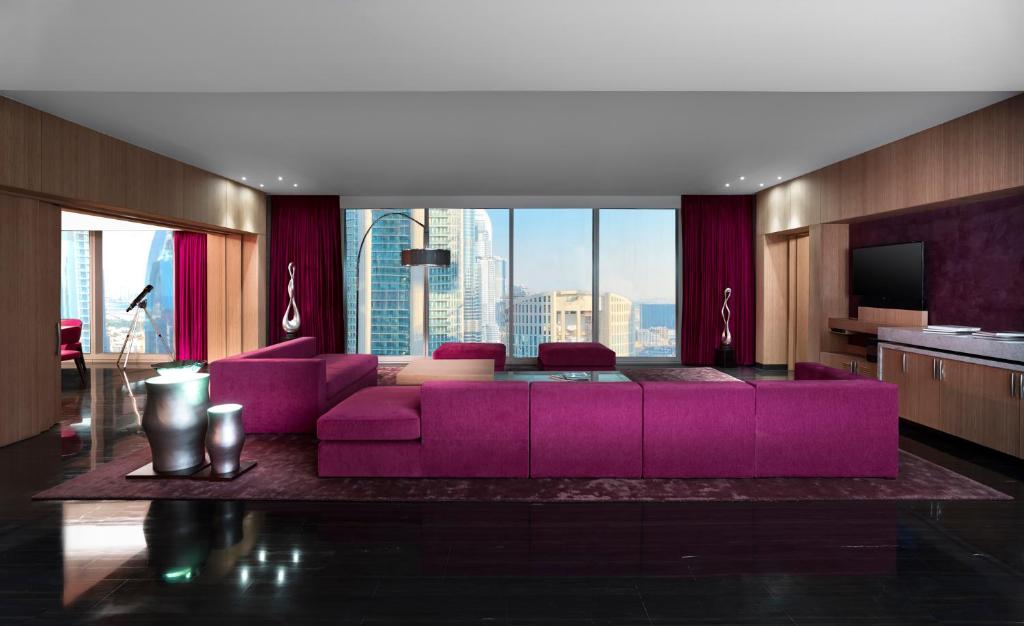 Royal King Suite with View and Club Access - Image 3