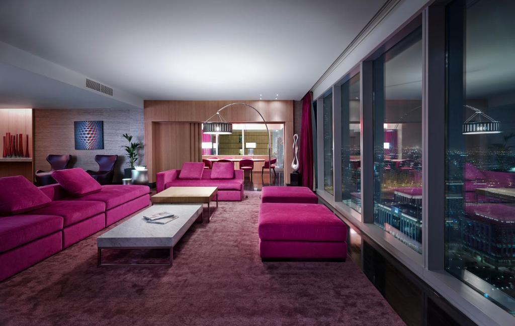 Royal King Suite with View and Club Access - Image 4