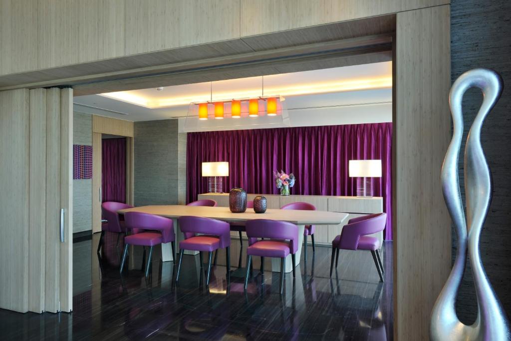 Royal King Suite with View and Club Access - Image 7