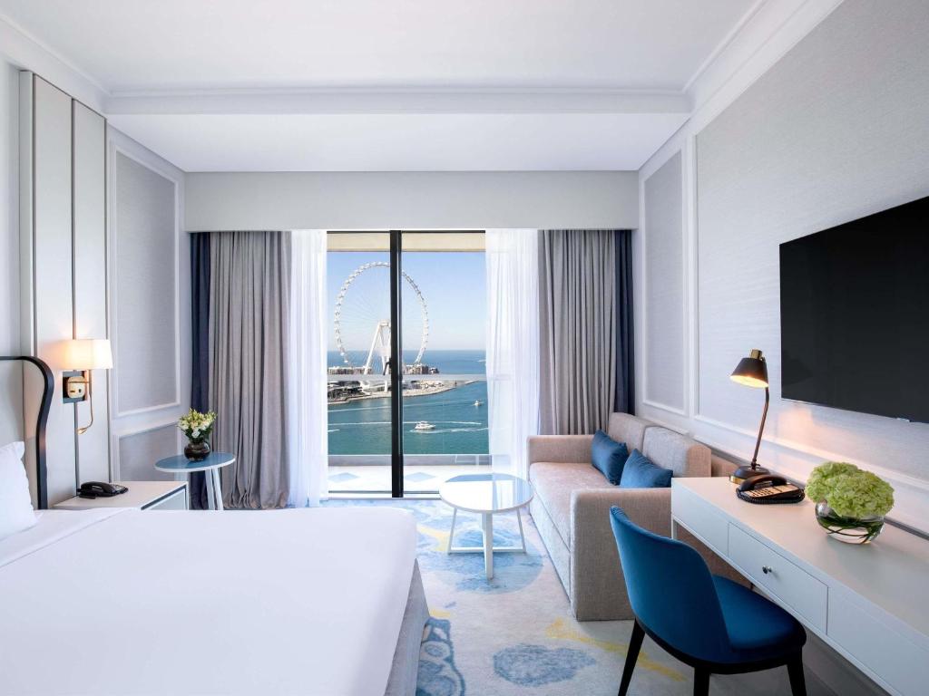 Luxury King Club Room with Partial Sea View - Club Access - Image 6