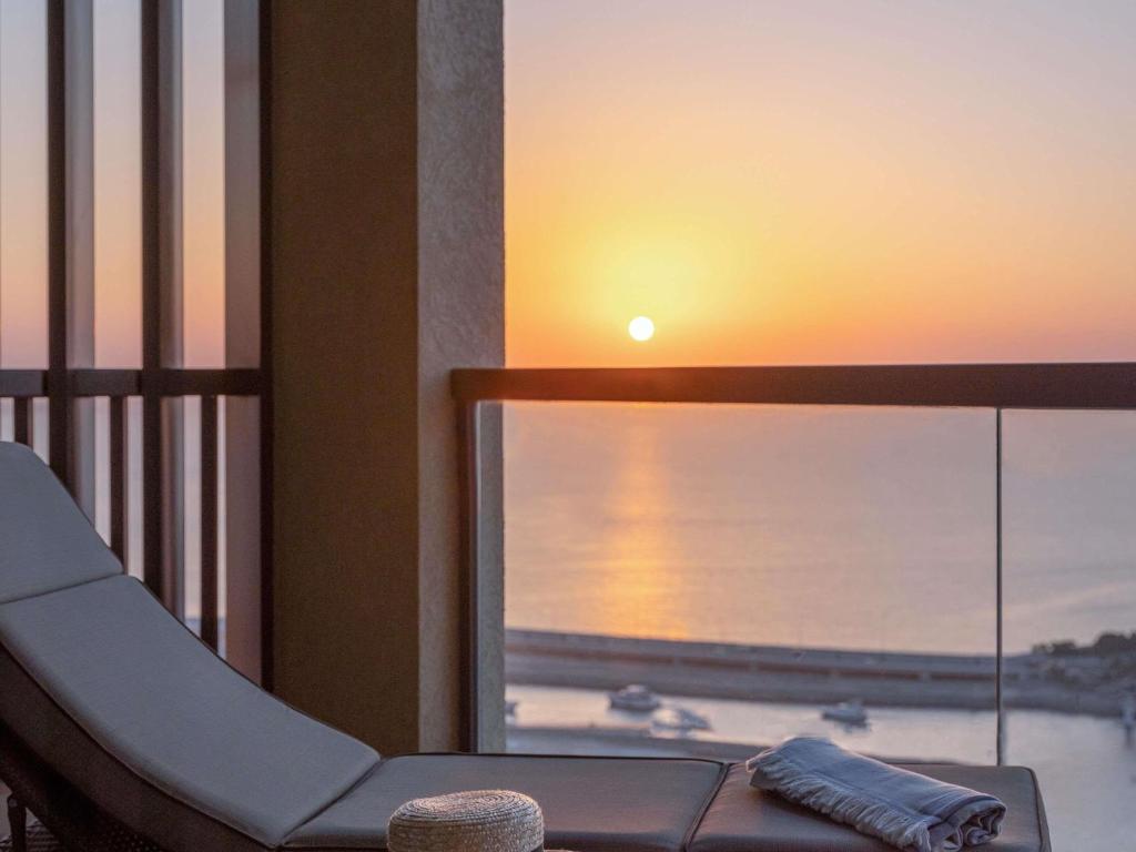 Opera King Suite with Balcony and Seaview - Club Access - Image 10