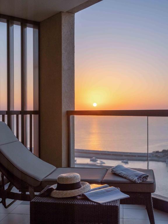 Opera King Suite with Balcony and Seaview - Club Access - Image 2