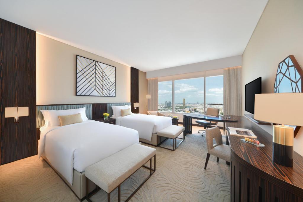 Deluxe Club Twin Room with Club Millésime Access - Image 3