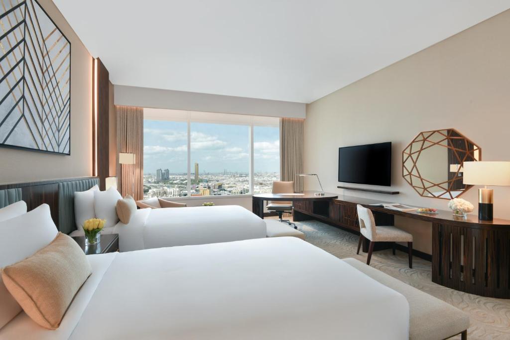 Deluxe Club Twin Room with Club Millésime Access - Image 4