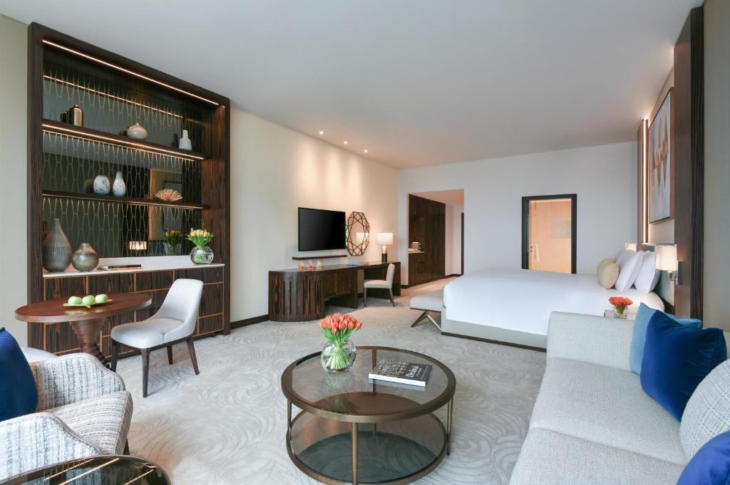 Luxury Club King Room with Club Millésime Access - Image 3