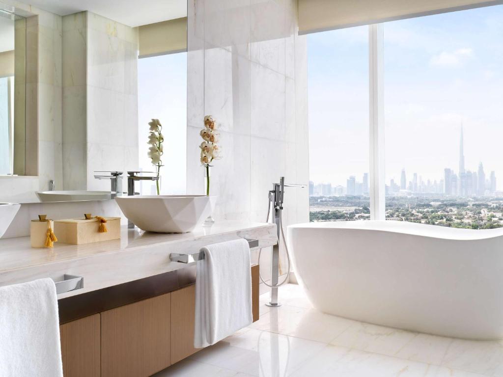 One-Bedroom King Suite with Club Millésime Access - Image 12