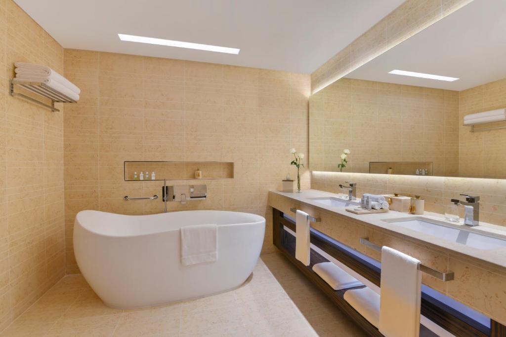 Panoramic King Suite with Club Millésime Access - Image 5