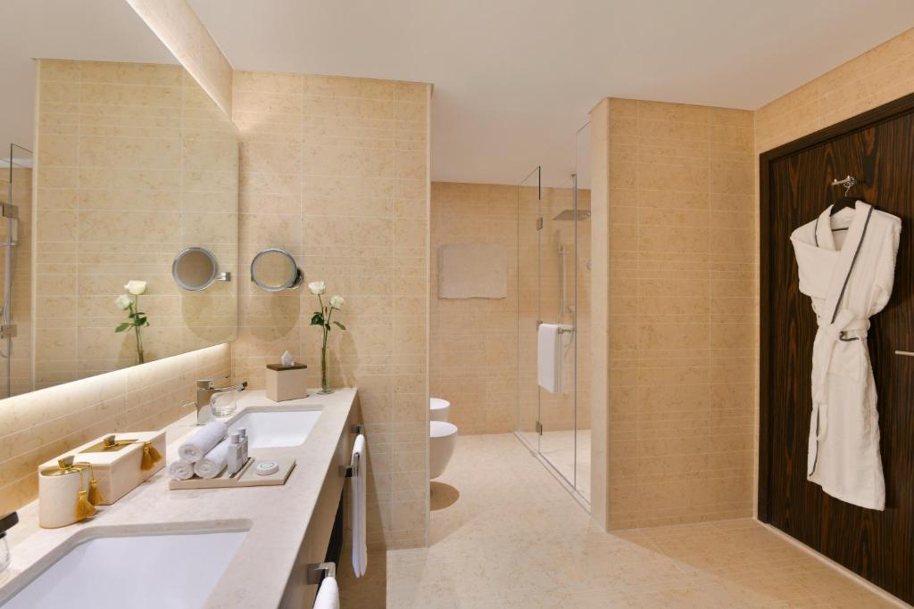 Panoramic King Suite with Club Millésime Access - Image 6