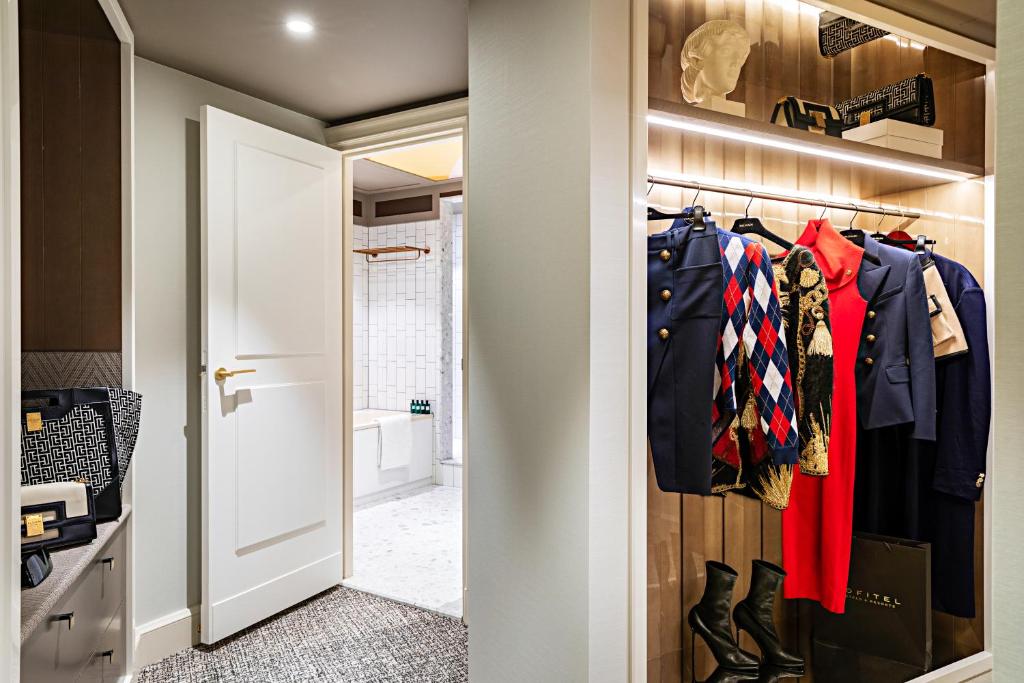 Duplex Junior Suite with King Bed and Sofa Bed - Image 10