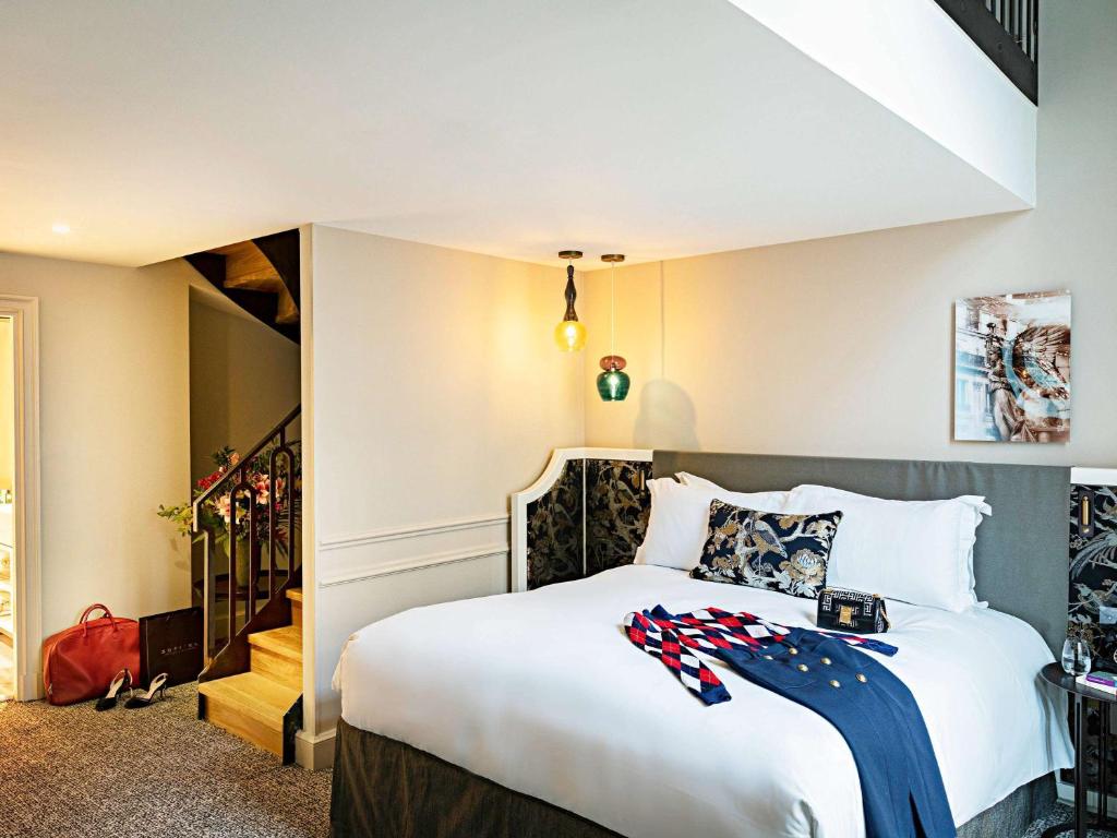 Duplex Junior Suite with King Bed and Sofa Bed - Image 14