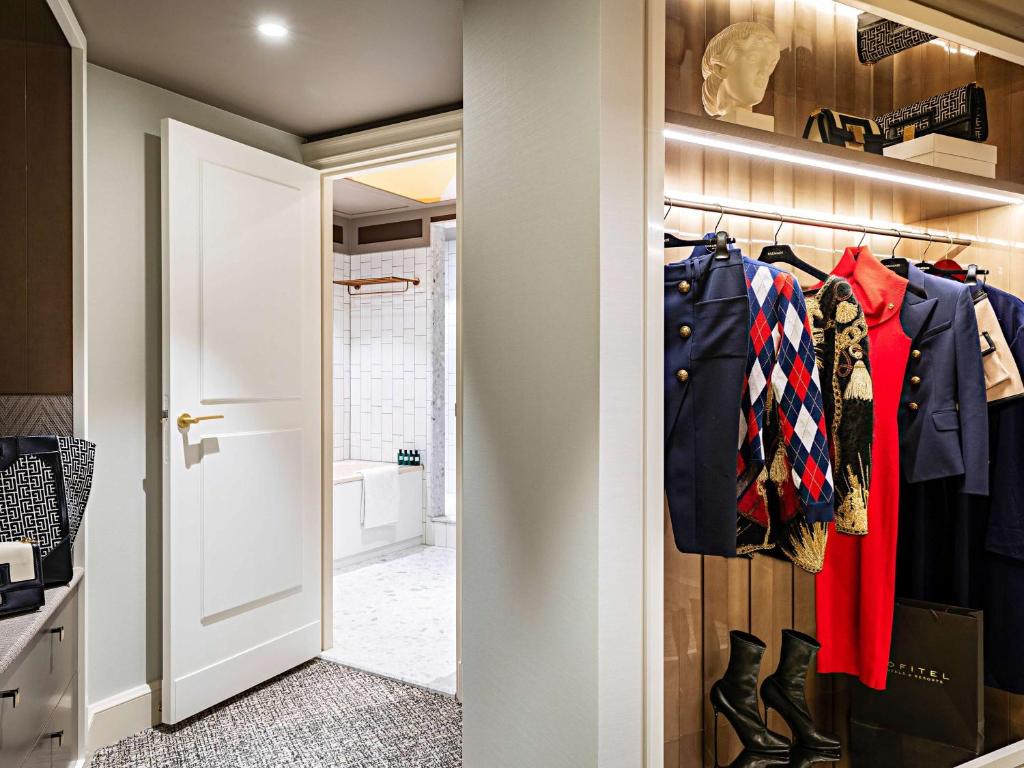 Duplex Junior Suite with King Bed and Sofa Bed - Image 17