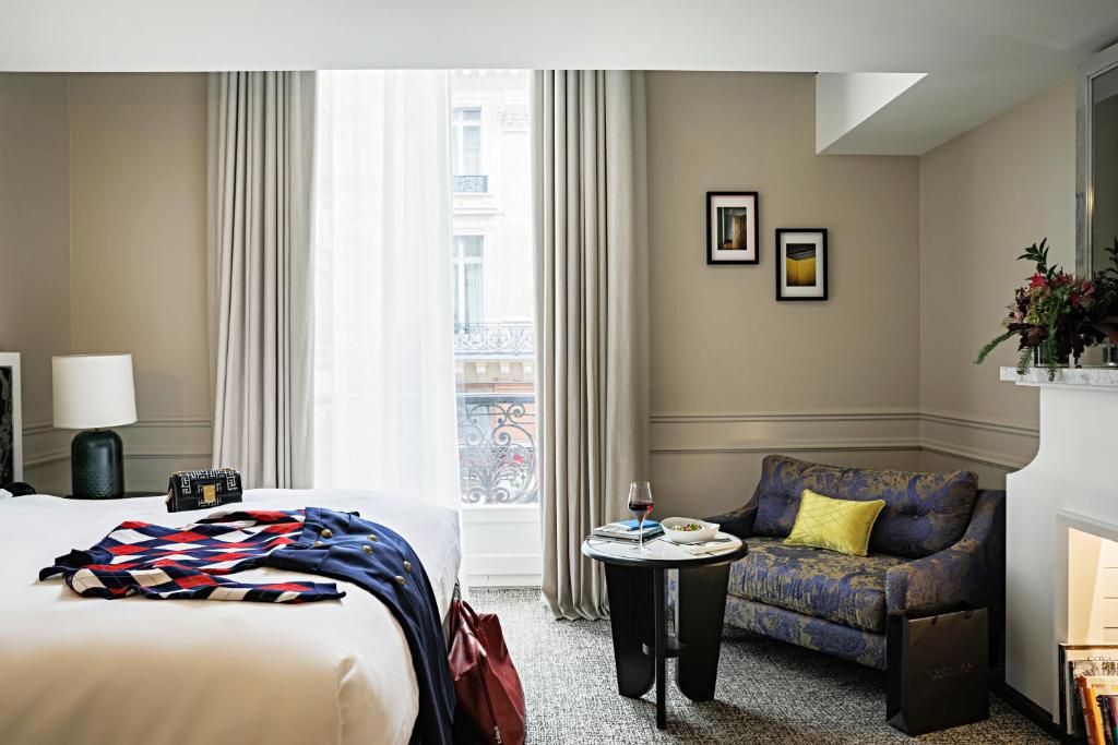 Duplex Junior Suite with King Bed and Sofa Bed - Image 4