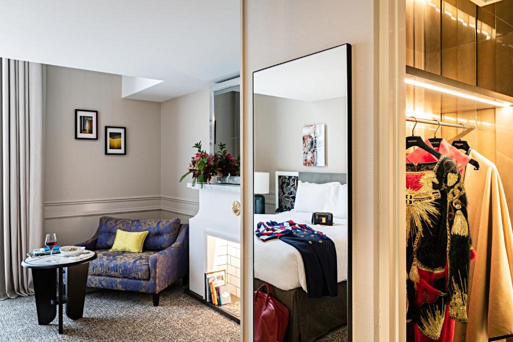 Duplex Junior Suite with King Bed and Sofa Bed - Image 5