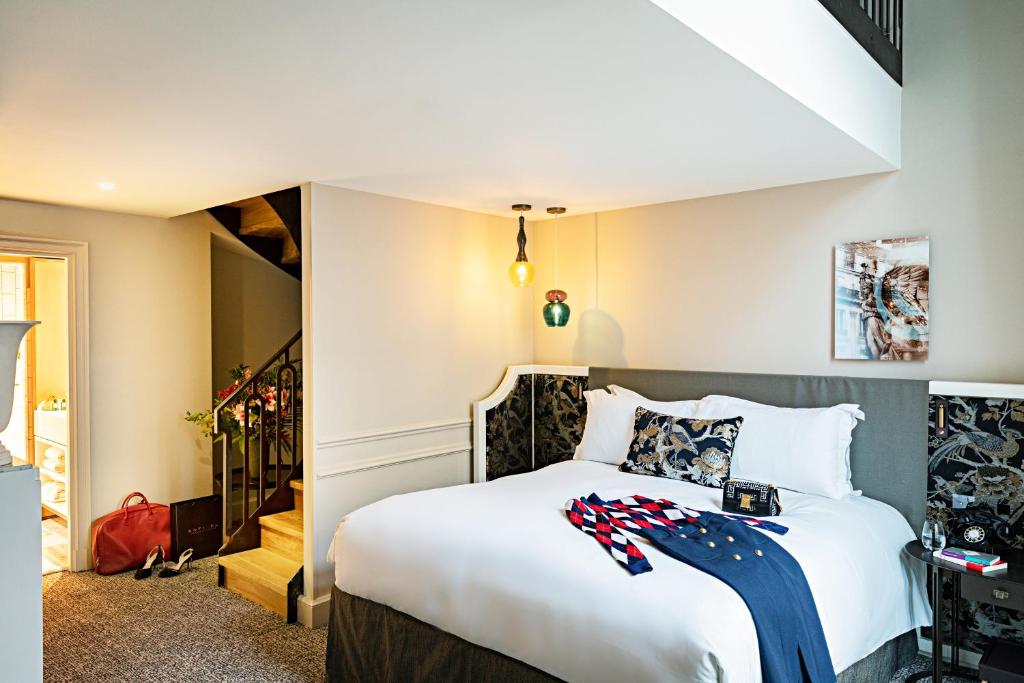 Duplex Junior Suite with King Bed and Sofa Bed - Image 7