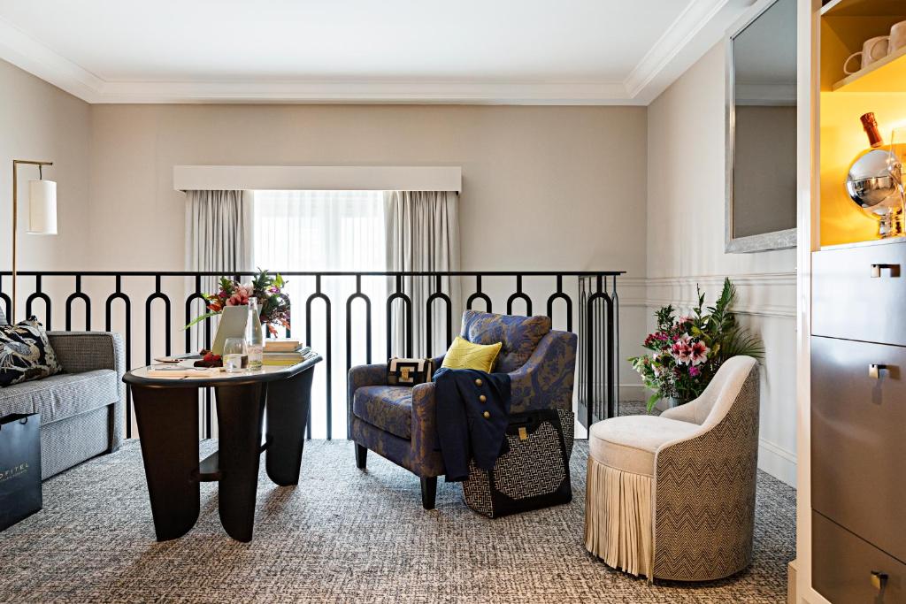 Duplex Junior Suite with King Bed and Sofa Bed - Image 8