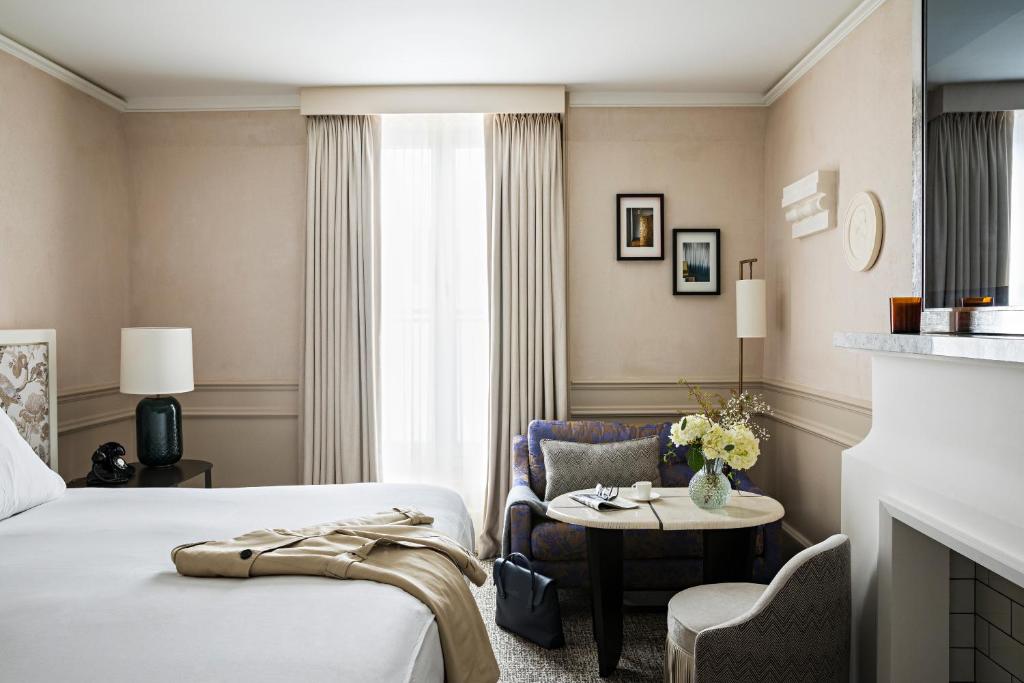 Luxury Queen Room with One Queen Bed and Courtyard or Rue Scribe View - Image 2