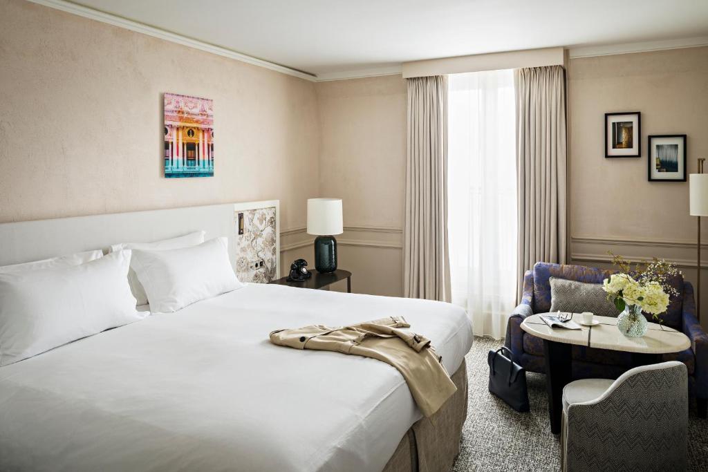 Luxury Queen Room with One Queen Bed and Courtyard or Rue Scribe View - Image 6