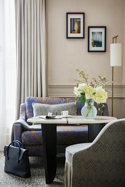 Luxury Single Room with Two Single Beds - Image 2