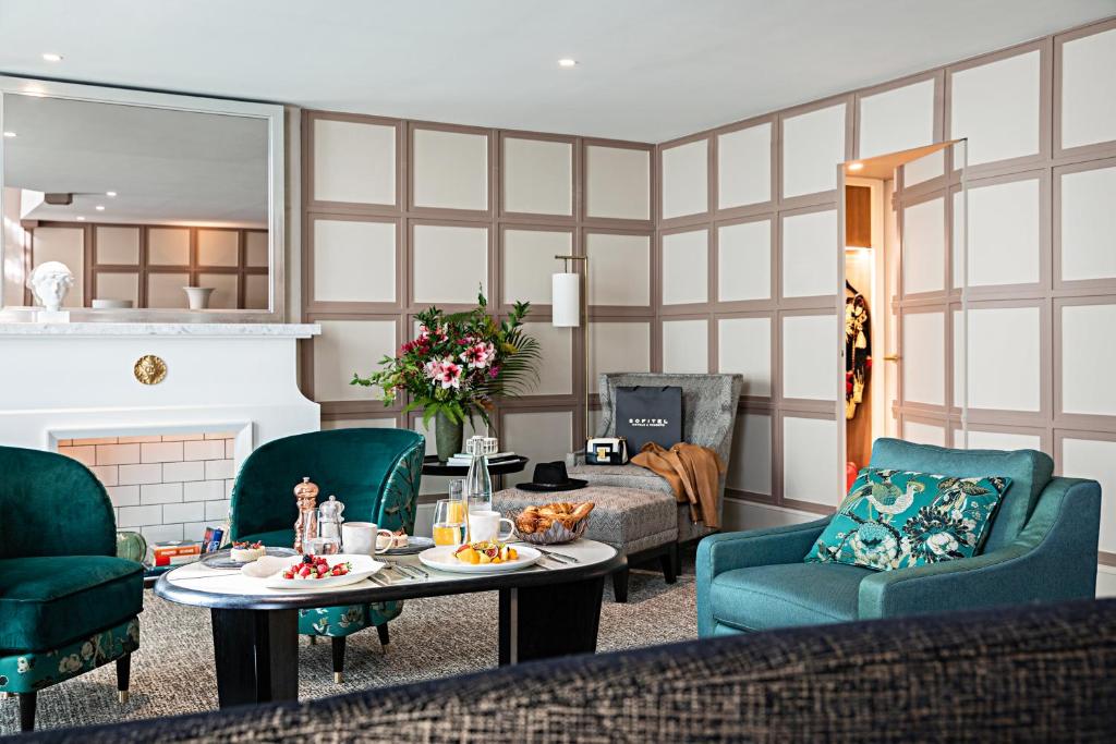 Opera Duplex King Suite with Living Room and Balcony - Image 10
