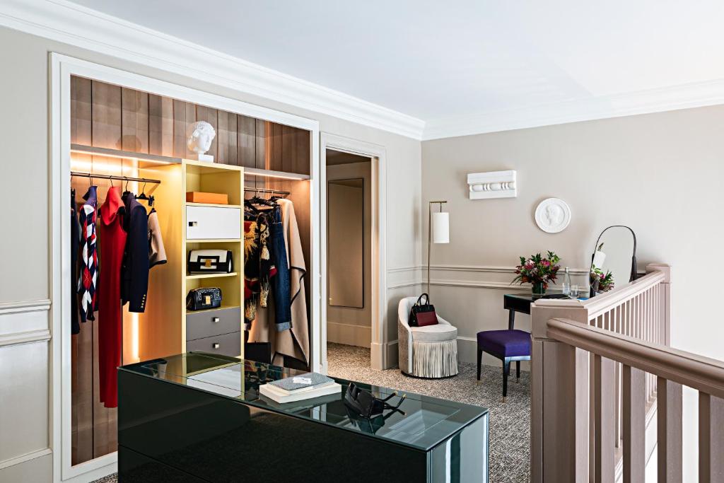 Opera Duplex King Suite with Living Room and Balcony - Image 14