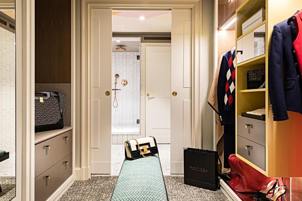 Opera Duplex King Suite with Living Room and Balcony - Image 17