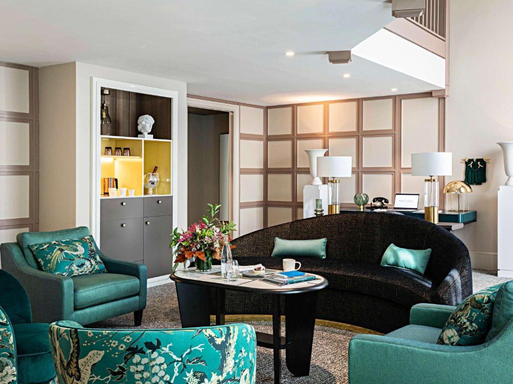 Opera Duplex King Suite with Living Room and Balcony - Image 24