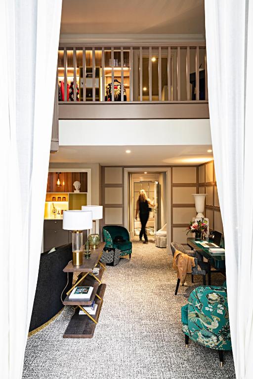 Opera Duplex King Suite with Living Room and Balcony - Image 4