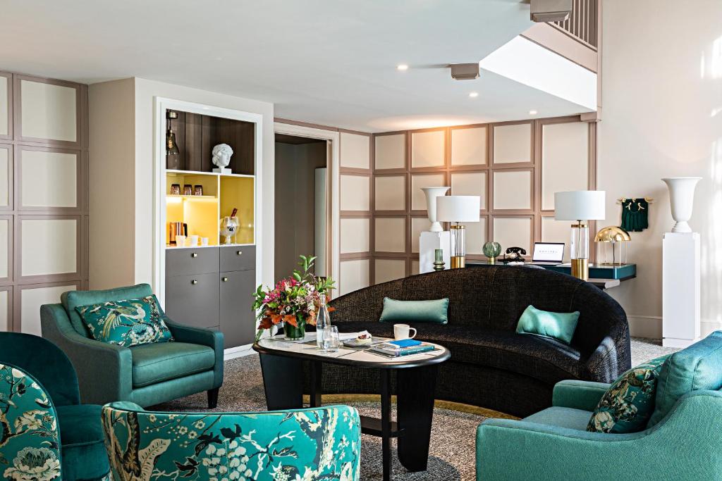 Opera Duplex King Suite with Living Room and Balcony - Image 8
