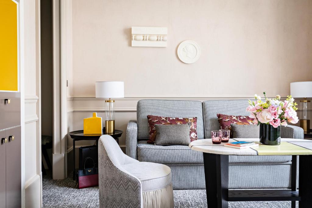 Premium Junior Suite with One King Bed and Living Room - Image 9