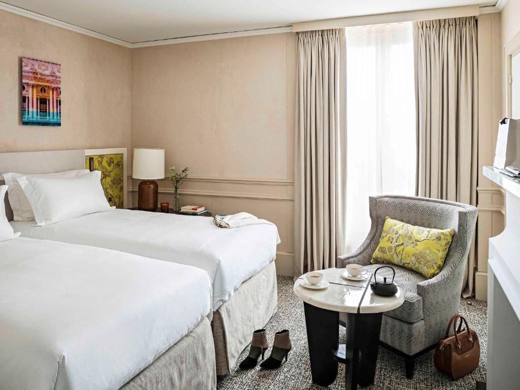 Premium Luxury Single Room with Two Single Beds - Image 10