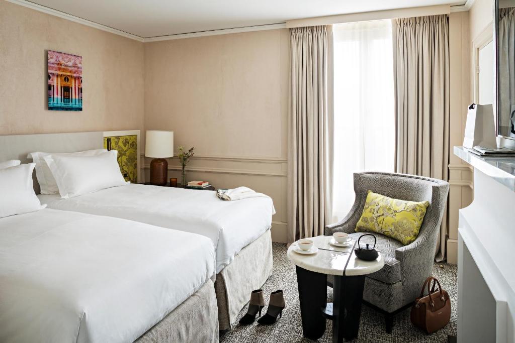 Premium Luxury Single Room with Two Single Beds - Image 3