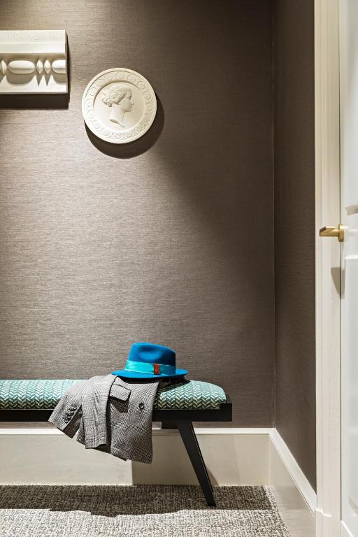 Premium Luxury Single Room with Two Single Beds - Image 5
