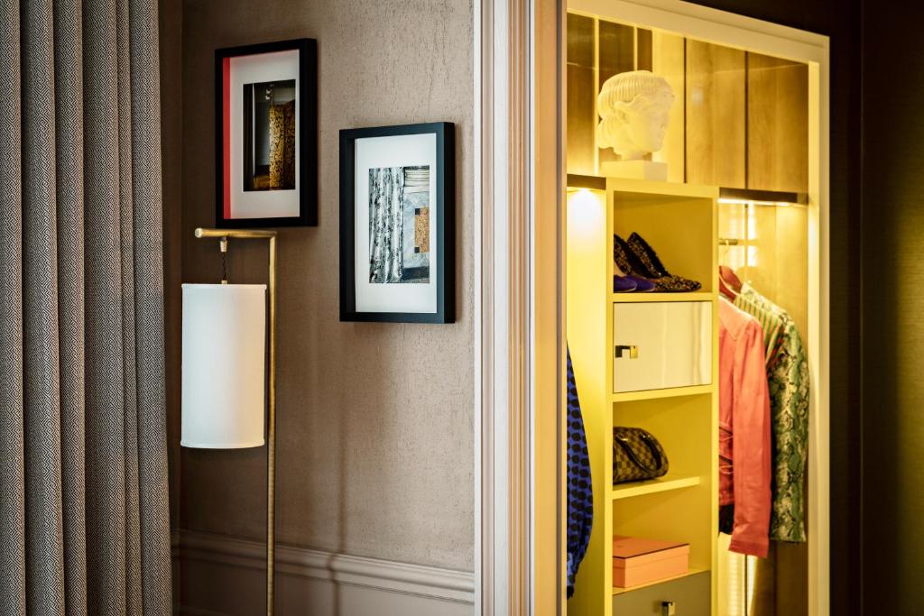 Premium Luxury Single Room with Two Single Beds - Image 7